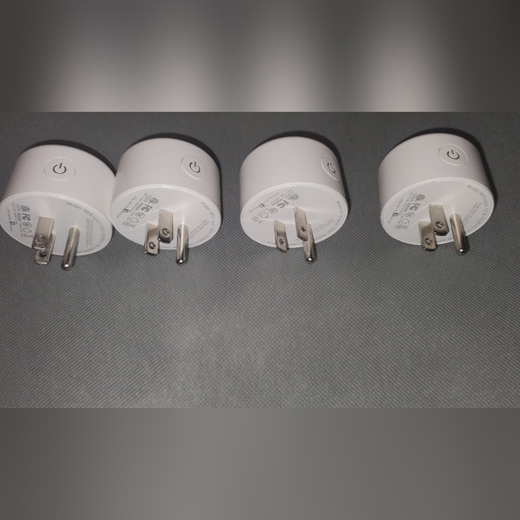 White Smart Plug with Power Button - Picture 2 of 7